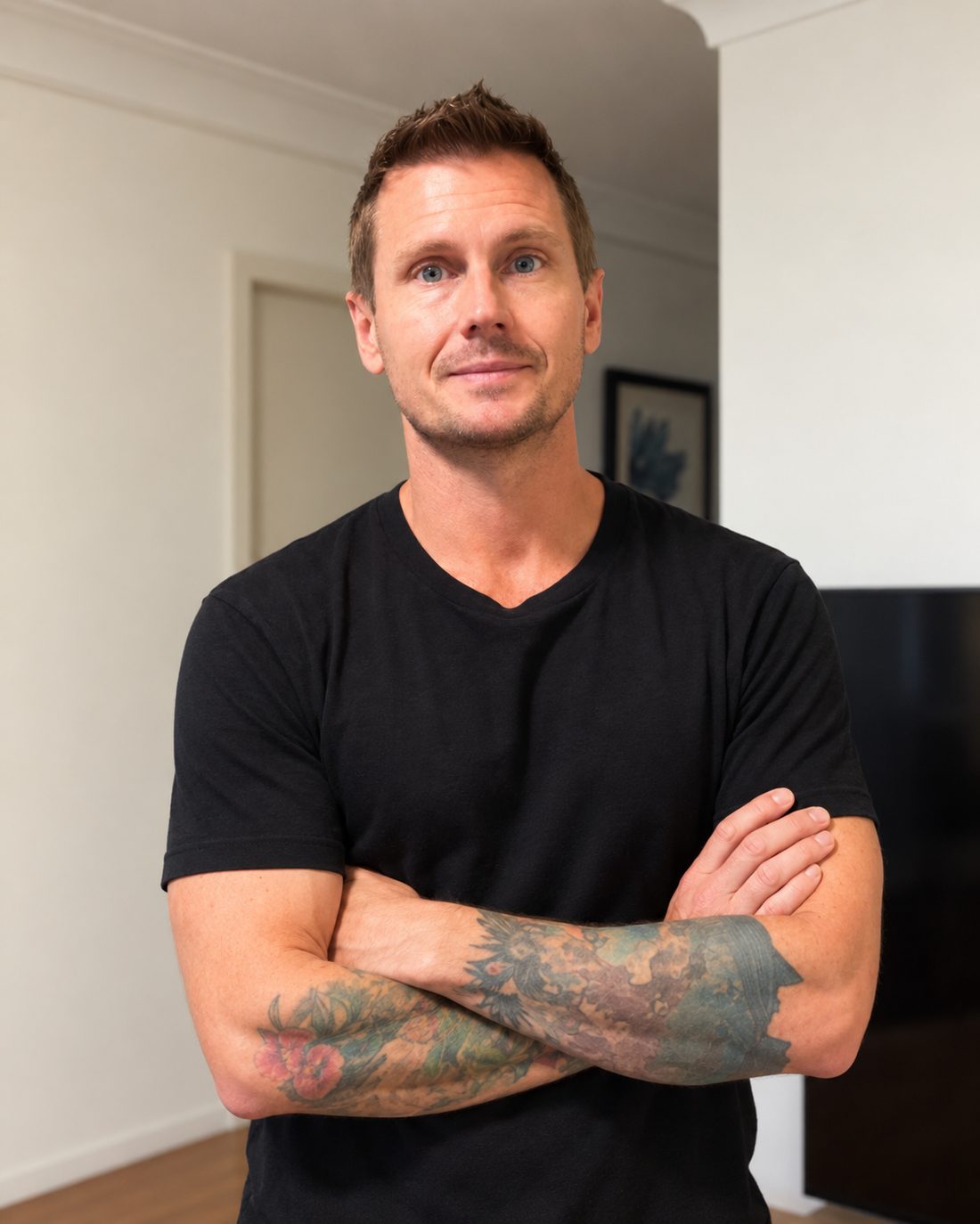 Presenter from the Novoglan phimosis video, wearing a black T-shirt